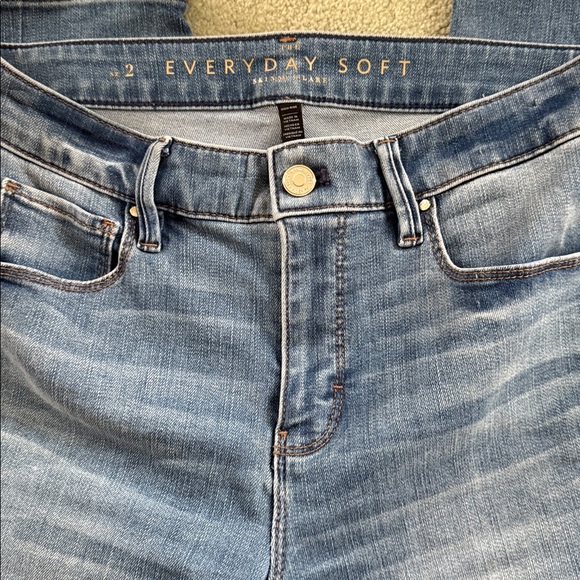 WHBM every day soft skinny flare, high-rise size 2 regular length. - Picture 6 of 6